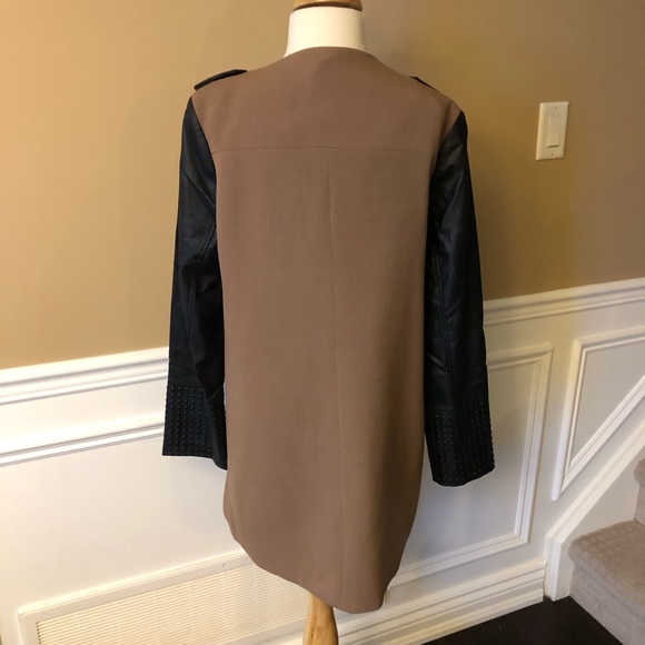 Beautiful, classic coat with some edge - Picture 4 of 12